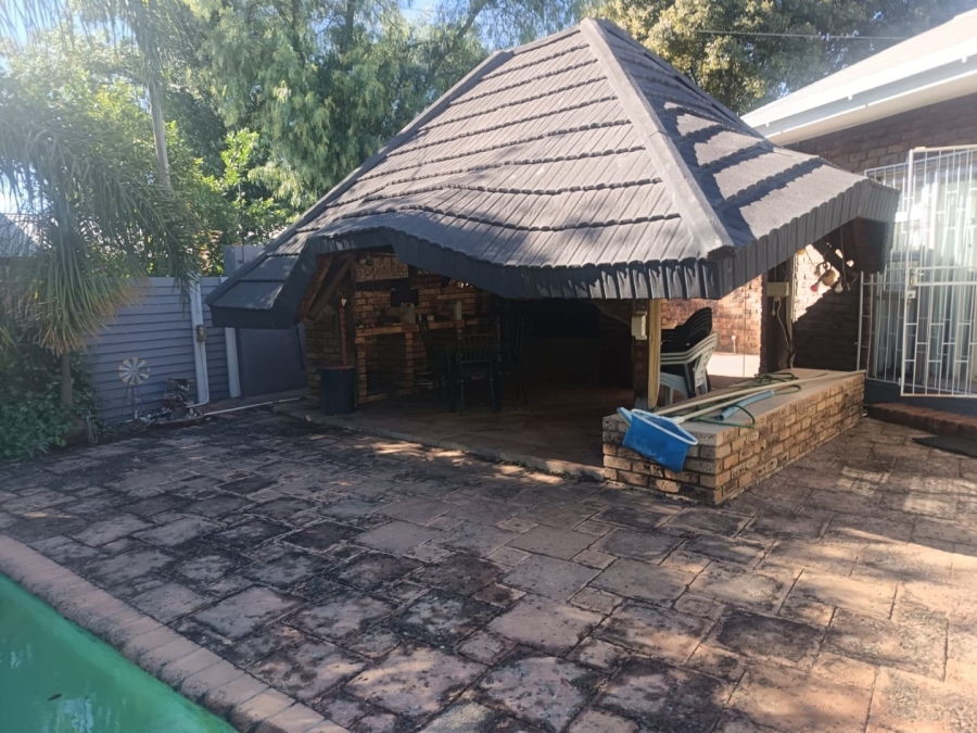 4 Bedroom Property for Sale in Heuwelsig Northern Cape